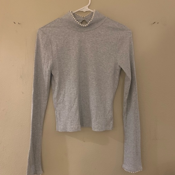 NWT Urban Outfitters Pearl Turtleneck - Picture 1 of 7